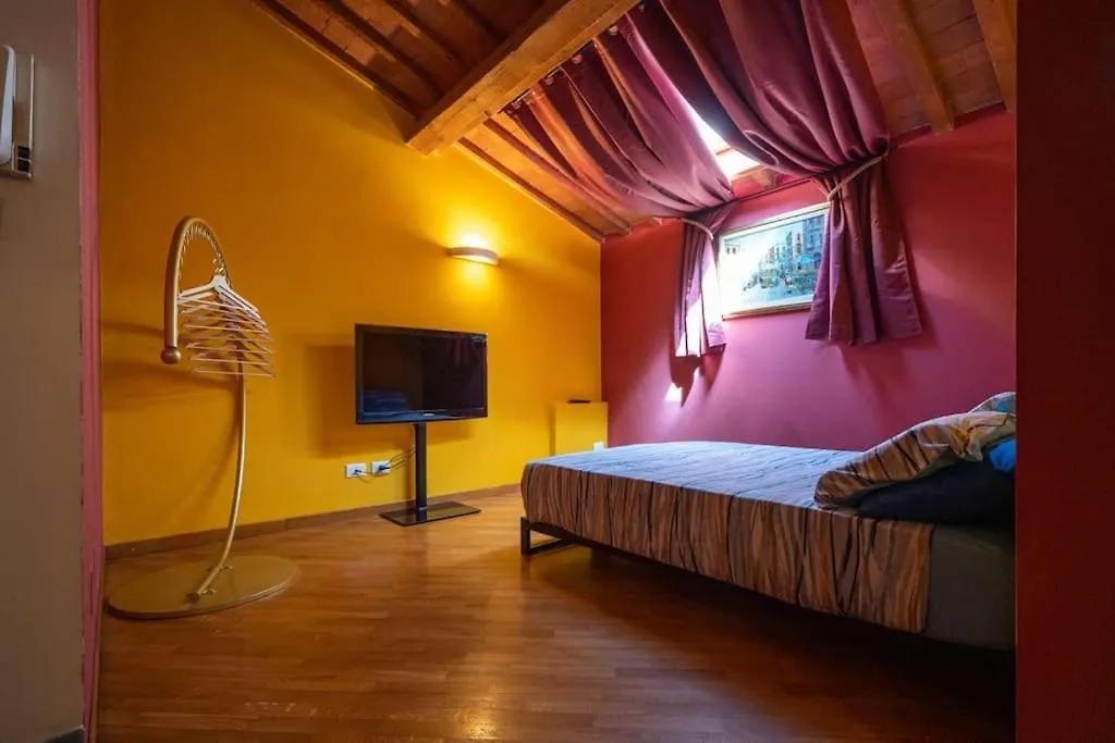 22 Home - Parcheggio Privato - Accogliente - Collegamento Sardegna E Corsica Livorno 0*,  Italy